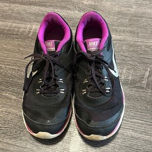 Nike flex tr5 size 8